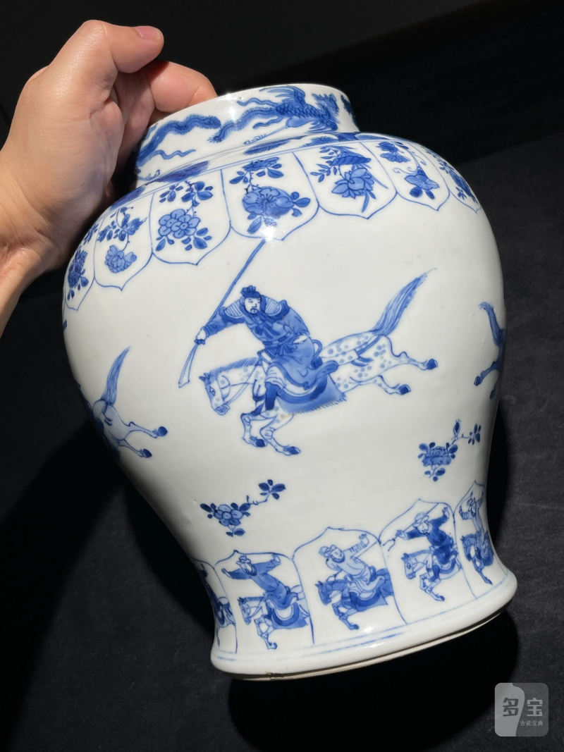 清康熙 青花刀马人将军罐 - 图6